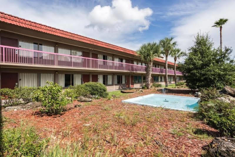 Quality Inn Weeki Wachee Exterior photo